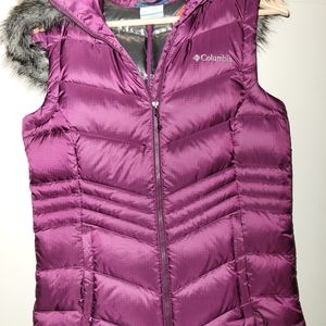Columbia Joy peak feather filled faux fur trimmed detachable hooded women's vest